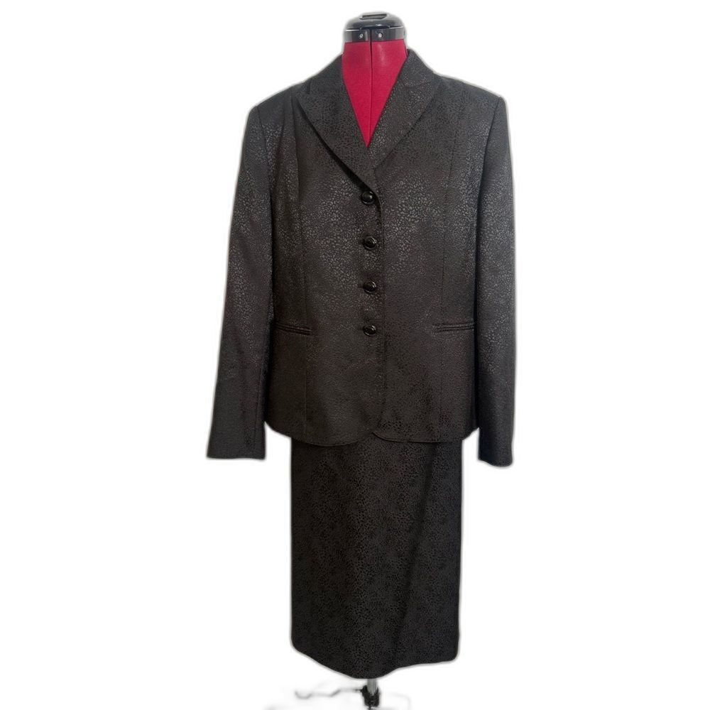 Le Suit Skirt Suit Woman's Size 16 Black Brocade 2-Piece Set Blazer & Skirt